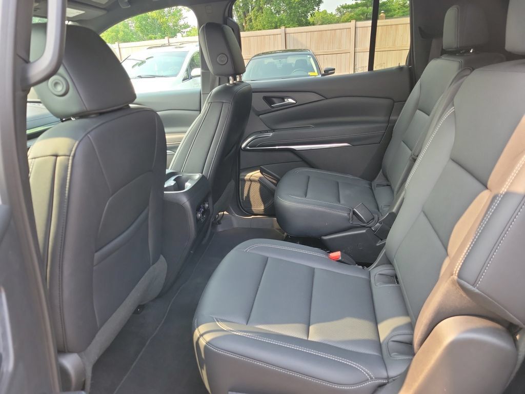 Used 2026 Chevrolet Traverse LT FWD image 15