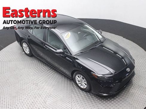 Used 2025 Toyota Camry LE FWD image 3