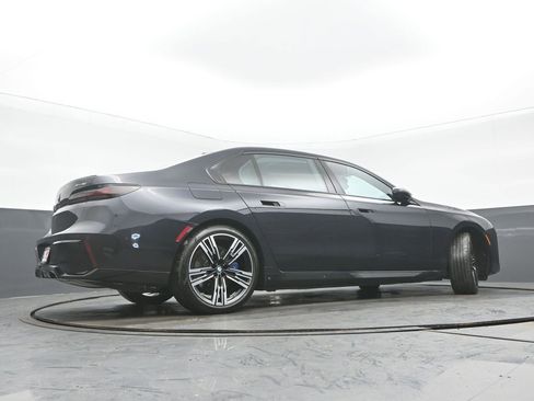 Used 2023 BMW i7 xDrive60 w/ Executive Package 2 image 33