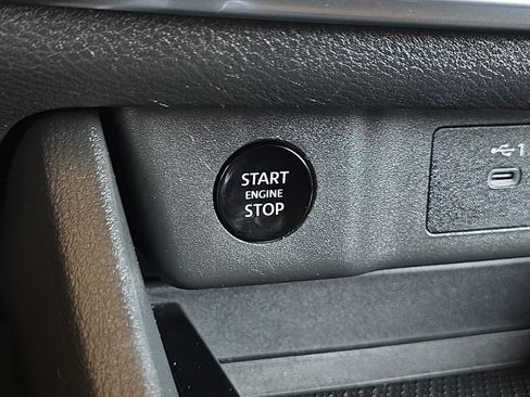 Used 2024 Nissan Rogue SV AWD/4WD image 22