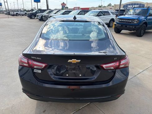 Used 2022 Chevrolet Malibu LT w/ Leather Package FWD image 8