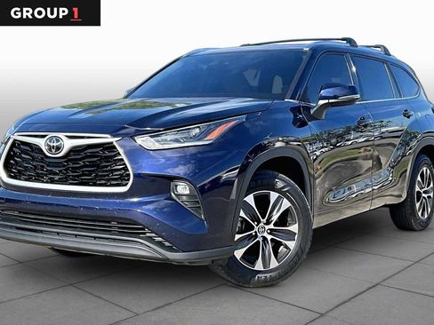 Used 2021 Toyota Highlander XLE FWD image 1