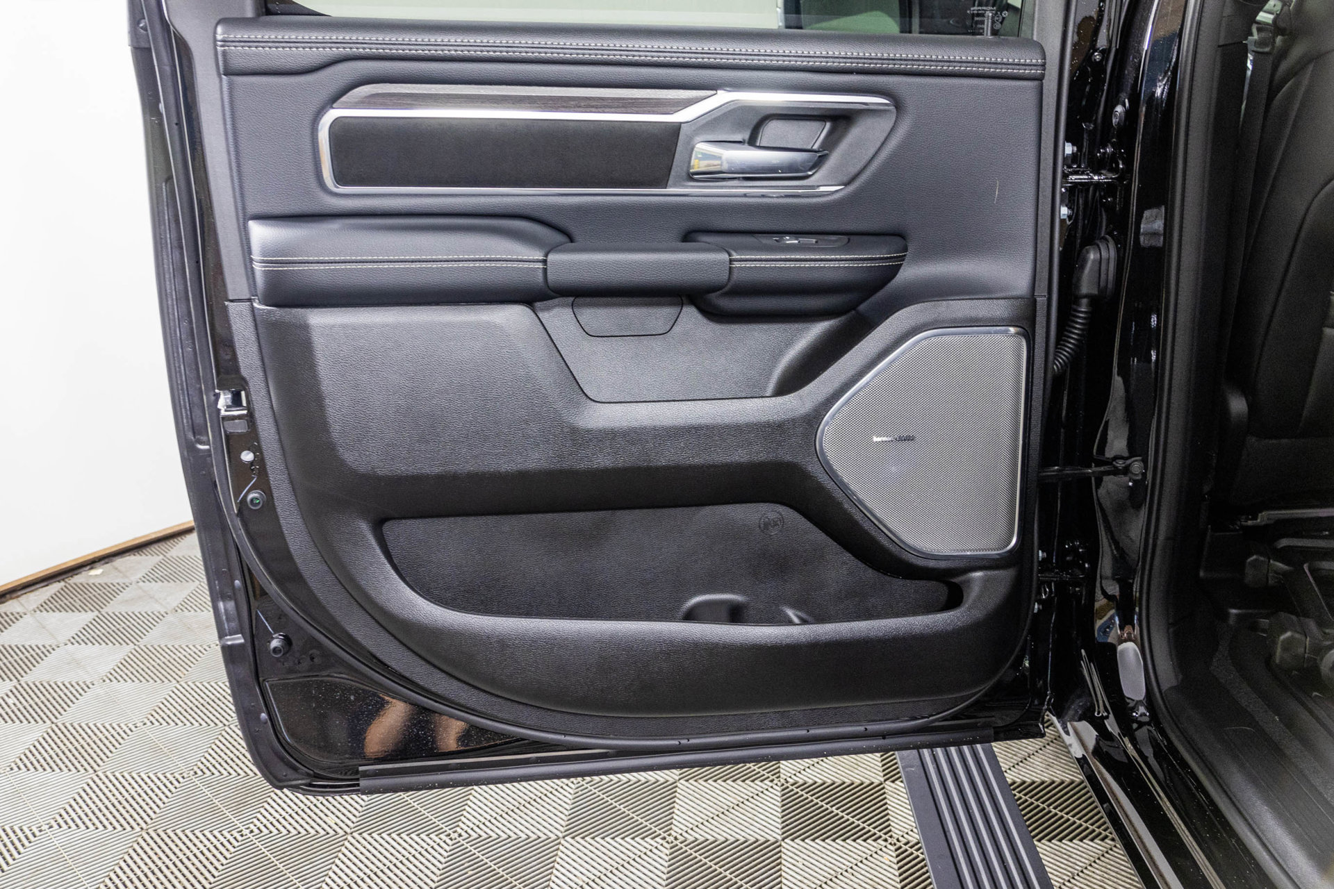 New 2027 RAM 1500 Laramie AWD/4WD image 40