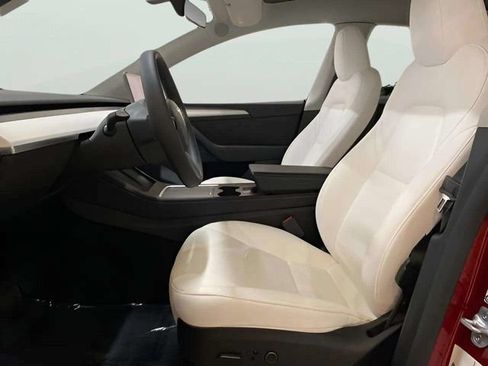 Used 2024 Tesla Model Y 2WD image 17