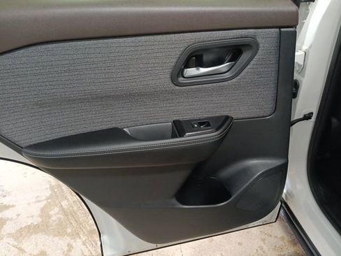 Certified 2023 Nissan Rogue SV image 28