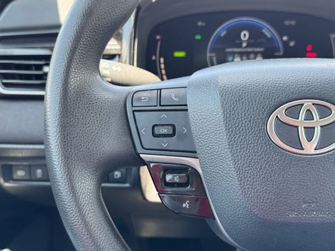 Used 2025 Toyota Camry LE FWD image 22