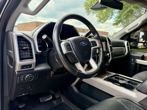 Used 2019 Ford F250 Lariat w/ Lariat Ultimate Package AWD/4WD image 21