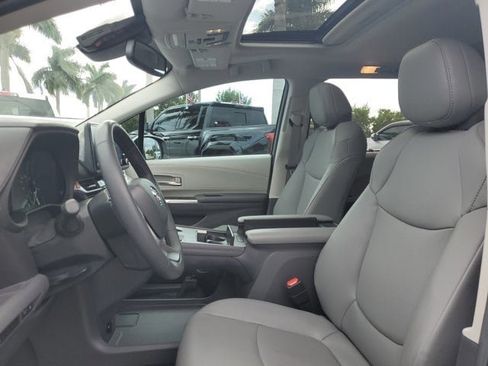 Used 2024 Toyota Sienna XLE image 13