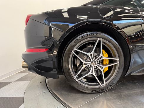 Used 2016 Ferrari California T RWD image 27