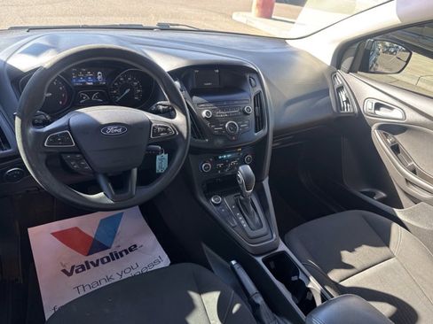 Used 2018 Ford Focus SE w/ SE Appearance Package image 12