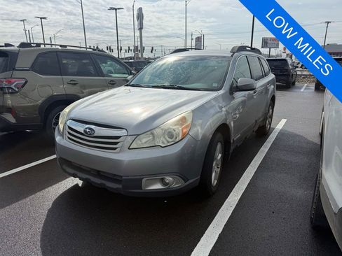 Used 2010 Subaru Outback 2.5i Premium image 6