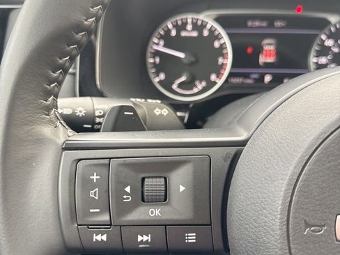 Used 2024 Nissan Pathfinder SV image 23