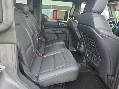 Used 2025 Ford Bronco Badlands image 16