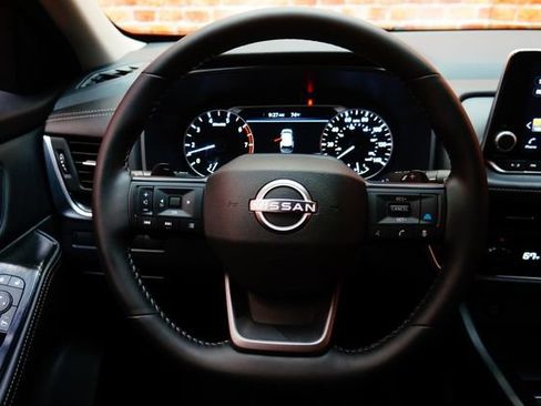 Certified 2025 Nissan Rogue SV AWD/4WD image 11