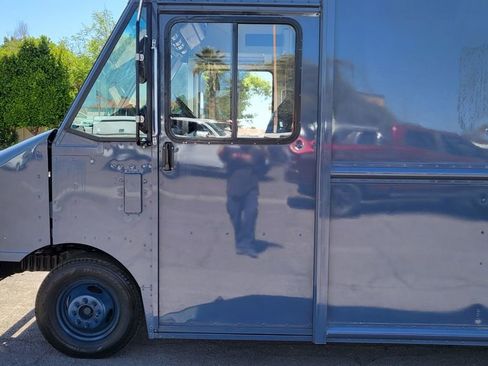 Used 2019 Ford E-450 and Econoline 450 Super Duty RWD image 22
