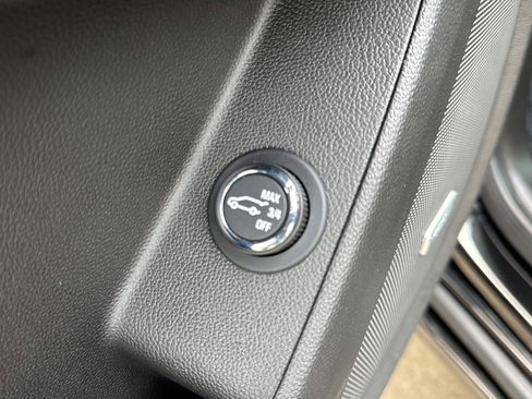 Used 2023 Chevrolet Traverse High Country image 19