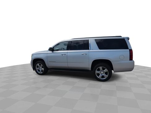 Used 2020 Chevrolet Suburban LT RWD image 36