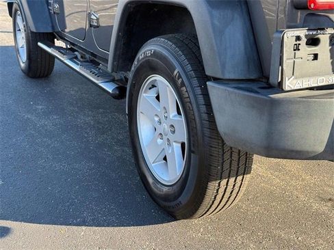Used 2018 Jeep Wrangler Unlimited Sport S image 6