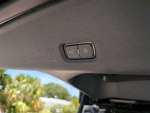 Used 2025 Ford Expedition Platinum AWD/4WD image 15
