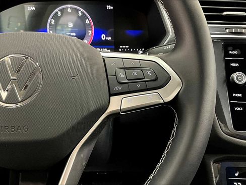 Used 2024 Volkswagen Tiguan SE image 22