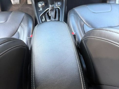 Used 2019 Jeep Cherokee Limited image 27