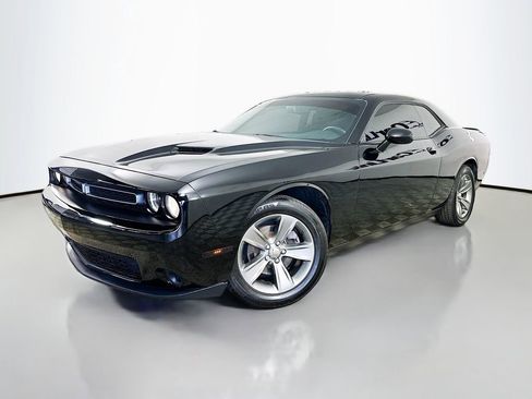 Used 2019 Dodge Challenger SXT image 3