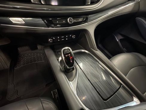 Used 2021 Buick Enclave Essence image 17