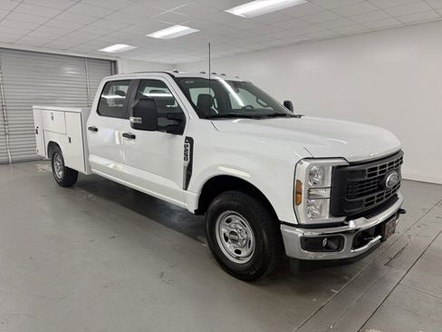 New 2026 Ford F250 XL w/ XL Chrome Package image 3
