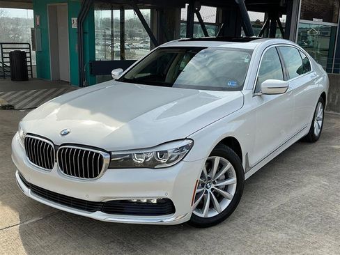 Used 2017 BMW 740i xDrive image 2