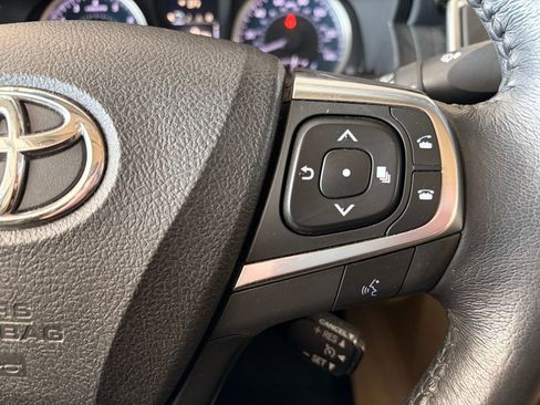 Used 2017 Toyota Camry XLE image 18