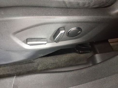 Used 2016 Ford Explorer XLT w/ Equipment Group 201A image 16