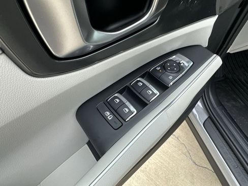 New 2025 Kia Sorento S w/ Panoramic Sunroof Package image 16