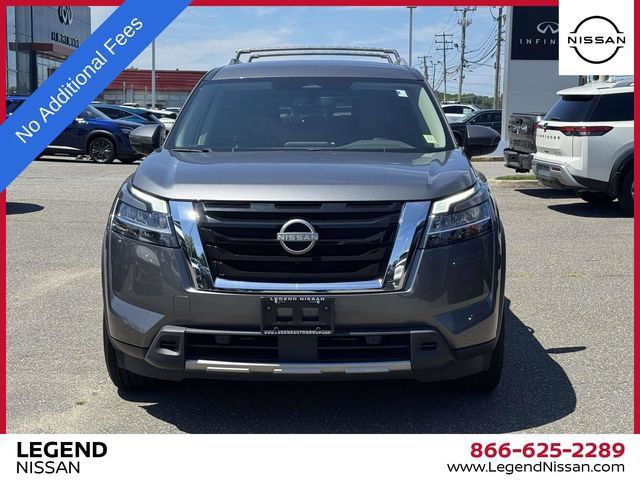 Used 2024 Nissan Pathfinder SL AWD/4WD image 2