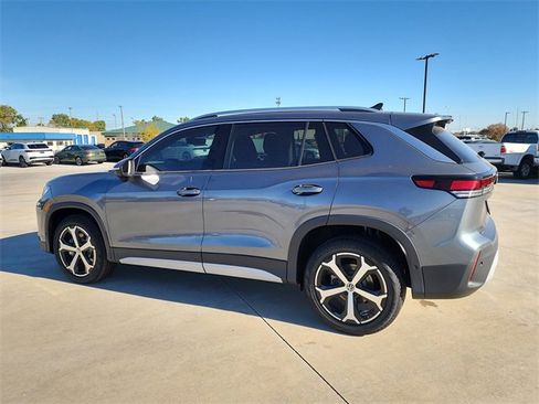 New 2025 Volkswagen Tiguan SE image 7