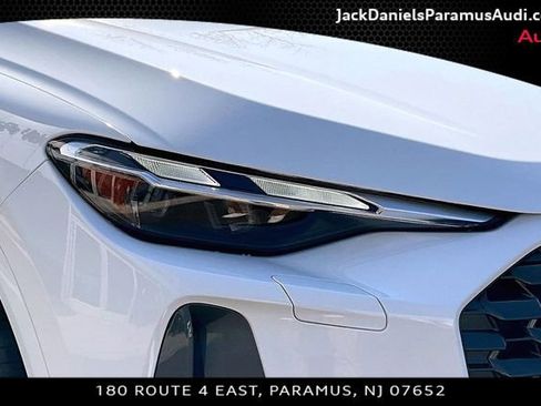 Used 2025 Audi Q5 Premium w/ Convenience Package image 19