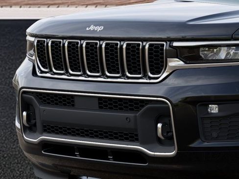 New 2025 Jeep Grand Cherokee Overland w/ Luxury Tech Group IV image 11