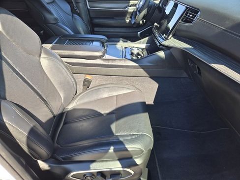 Used 2024 Jeep Wagoneer L Series II w/ Flexible Seating Group image 11