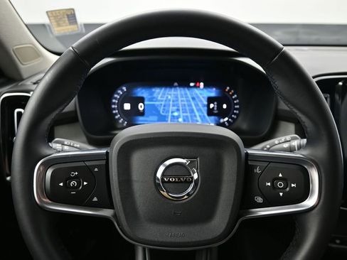 Used 2025 Volvo XC40 B5 Plus AWD/4WD image 11