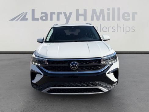 Used 2023 Volkswagen Taos SE FWD image 8