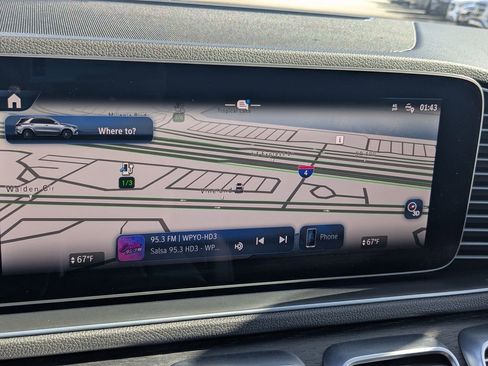 Used 2025 Mercedes-Benz GLE 450e 4MATIC image 11