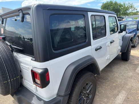 Used 2025 Jeep Wrangler Unlimited Sport AWD/4WD image 5