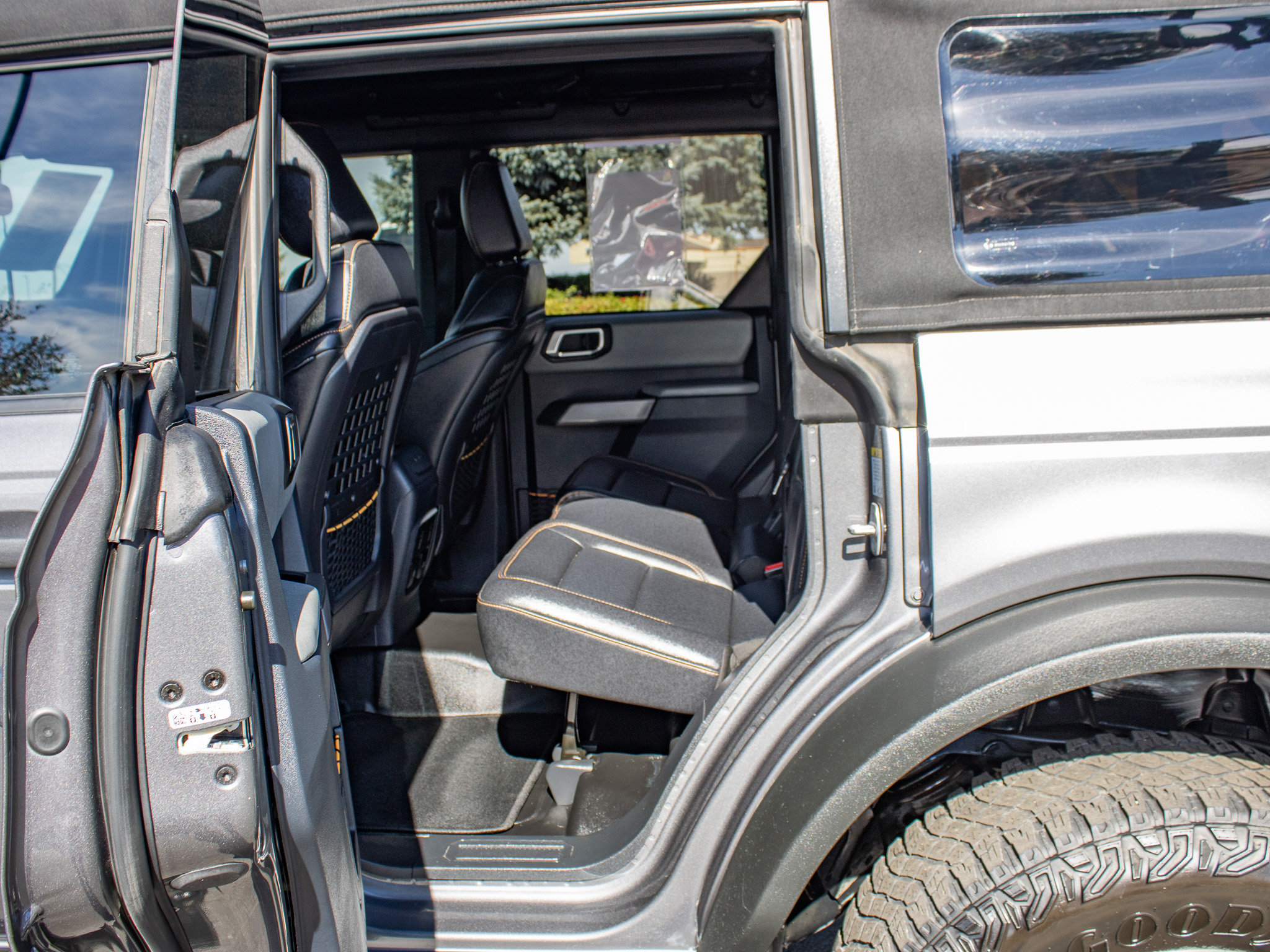 Used 2023 Ford Bronco Badlands w/ Sasquatch Package AWD/4WD image 14