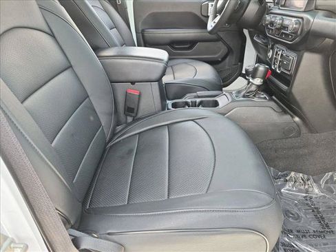 Used 2023 Jeep Wrangler Unlimited Sahara AWD/4WD image 19
