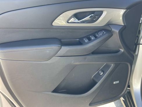 Used 2018 Chevrolet Traverse LT image 16
