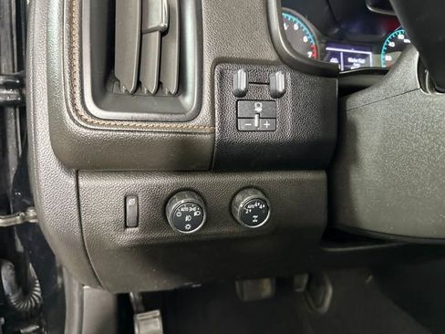 Used 2022 GMC Canyon AT4 image 19