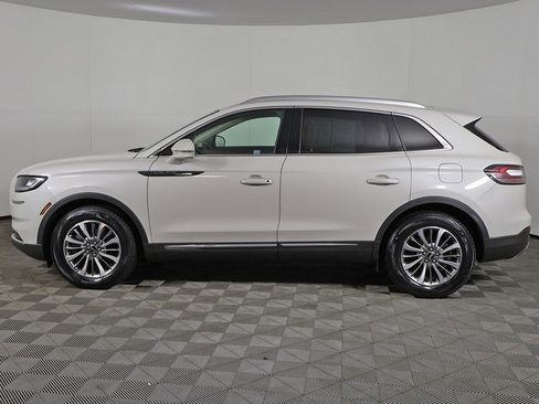 Used 2022 Lincoln Nautilus FWD w/ Premium Package image 16