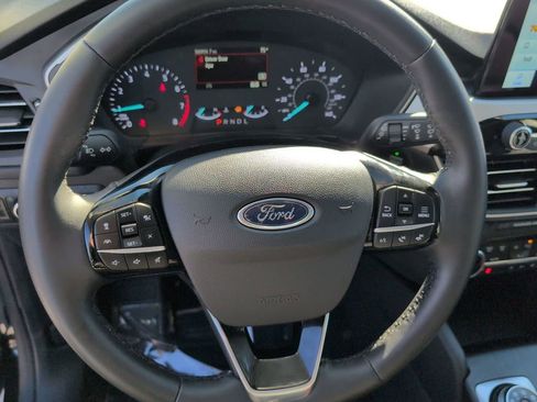 Used 2022 Ford Escape SEL image 16
