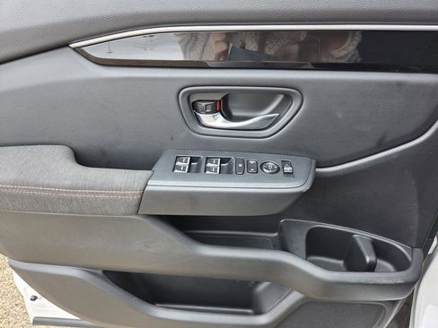 Used 2025 Honda Pilot Sport image 16