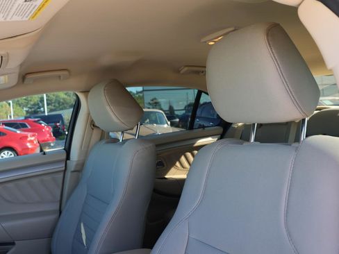 Used 2019 Ford Taurus SE image 29