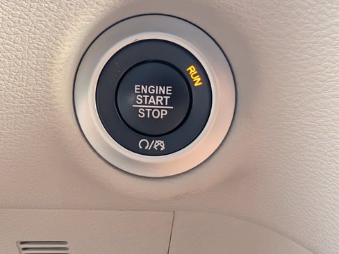 Used 2023 Chrysler Voyager LX FWD image 17